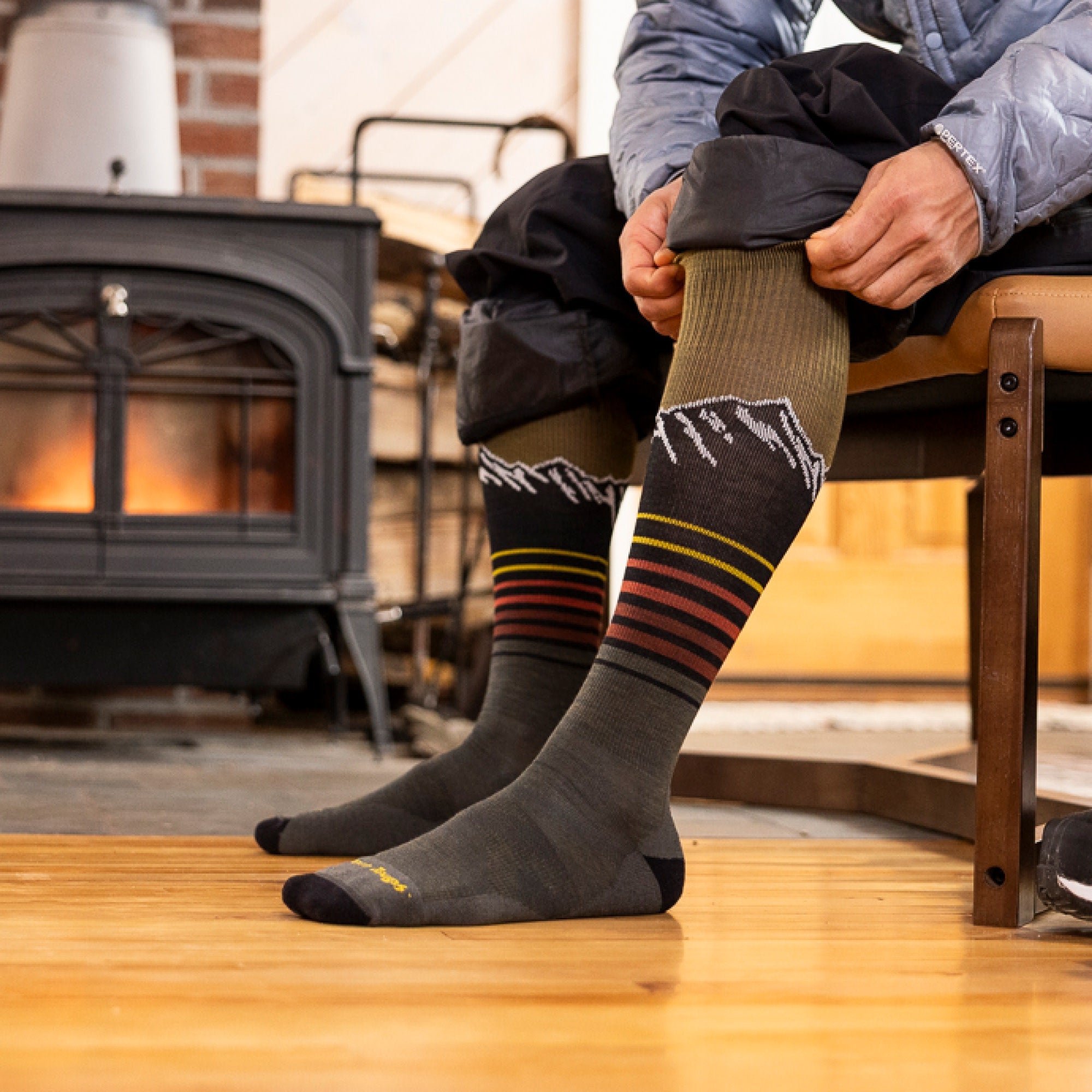 Men's Steep Lines Over-the-Calf Lightweight Ski & Snowboard Socks - Image 7